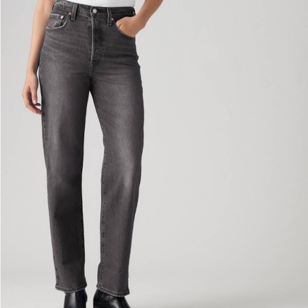 Levi’s "Ribcage" straight leg jean (size 26)